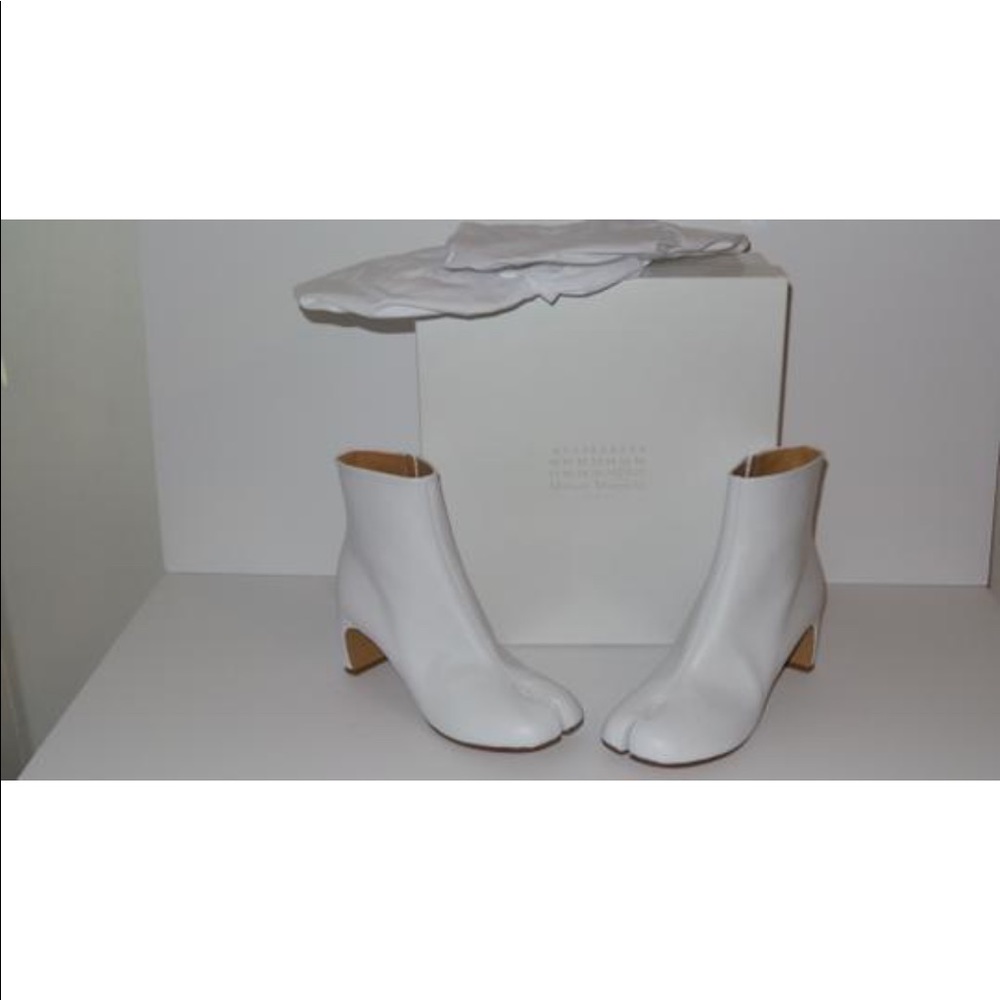 MAISON MARGIELA SPLIT TOE TABI WHITE ANKLE BOOTS - Picture 8 of 9